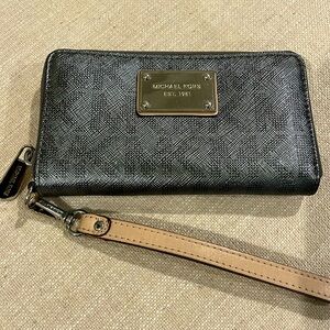 MK wristlet in brand new condition.